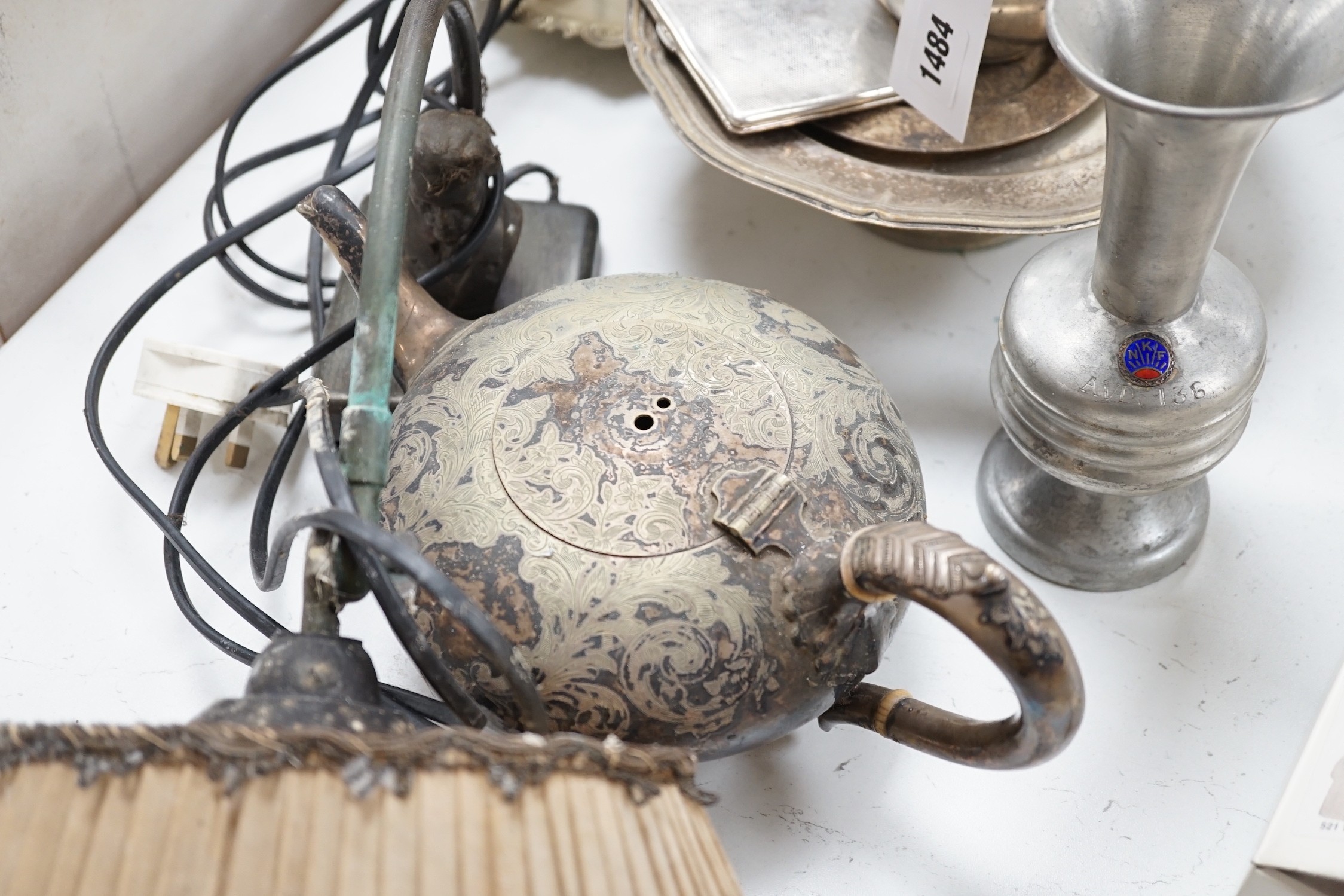 A quantity of various metal wares